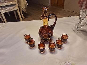 Şüşə qrafin və stəkan dəsti - Tərkib: 1 ədəd qapaqlı qrafin + 6 ədəd
