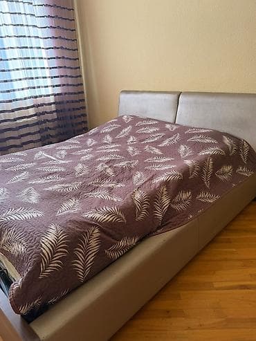 Tecili taxt satilir. matras daxil baza var. Yaxsi veziyyetde. Qiymet — 1