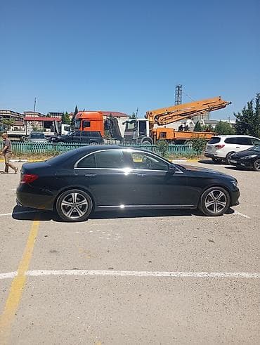 malibu disk: Mercedes-Benz E-Class sedan - Kuzov: qara rəng, 4 qapılı sedan, xrom — 3