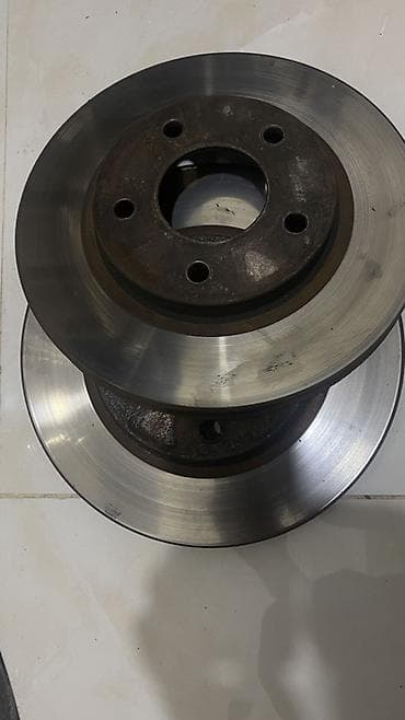 4 bolt disklər: Ön, Mitsubishi Airtrek, 2001 il — 2