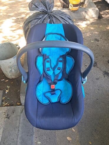 Uşaq avtomobil oturacağı / daşıma beşiyi - Rəng: tünd göy və mavi -