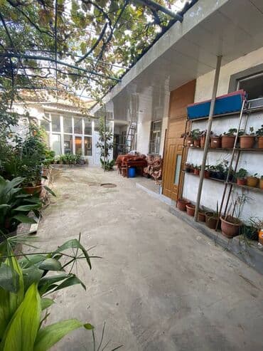 heyət evi: Bakıxanov qəs. 5 otaqlı, 130 kv. m, Orta təmir — 3