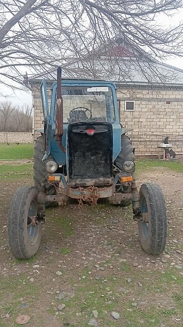 Aksesuarlar və tüninq: Minsk MTZ-80 traktor - Rəng: göy - Kabinli, geniş görünüşlü ön şüşə — 2