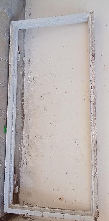 25 lik boru: Ağ rəngli dəmir giriş qapısı və onun metal qutusu (çərçivəsi) — 2