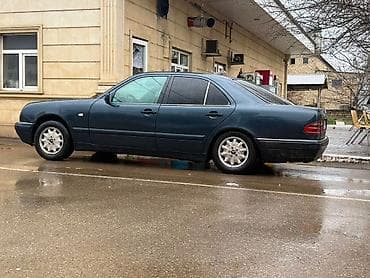 mercedes panel: Mercedes-Benz E-Class: 2 l | 1996 il Sedan — 2