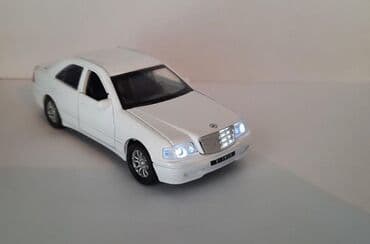 заказать модель машины: Ağ rəngli sedan tipli miniatür maşın modeli. Xüsusiyyətlər: - Korpus — 2