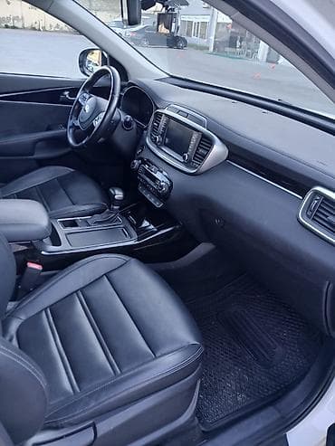 Nəqliyyat: Kia Sorento: 2 l | 2017 il Krossover — 5
