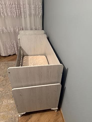 Oğlan və qız üçün, İşlənmiş, Dördbucaq, Beşik, Dəstsiz, Matras ilə, Yellənmə mexanizmsiz lalafo.az -da Oğlan və qız üçün, İşlənmiş, Dördbucaq, Beşik, Dəstsiz, Matras ilə, Yellənmə mexanizmsiz