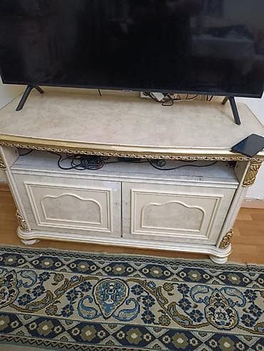 boy aynasi: Klassik üslubda qonaq otağı mebel dəsti Tərkib: - Geniş vitrin-bufet — 1