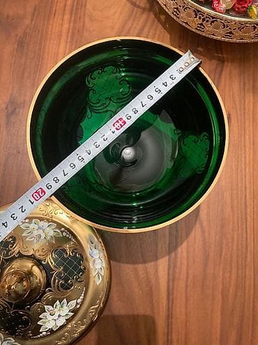 Qapaqlı dekorativ şirniyyat qabı – yaşıl-qızılı şüşə - Material