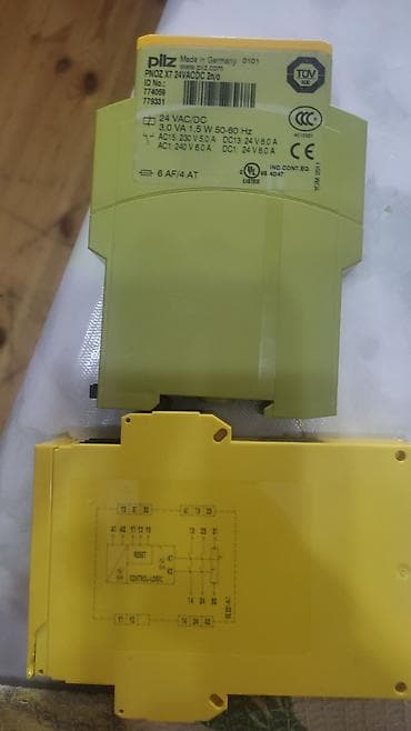 elektrik acar: Pilz PNOZ s4 təhlükəsizlik releləri - Model: PNOZ s4 - İdent No — 4
