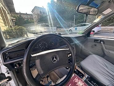 bmw 520 1984: Mercedes-Benz 190 (W201): 2 l | 1991 il Sedan — 5