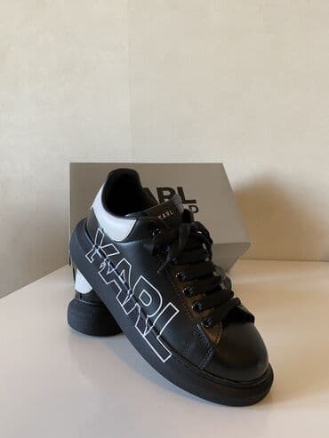 Səndəl və şəp-şüplər: Yenidir. 85 azn alınıb 60 azn satılır
Ölçü 40 — 2