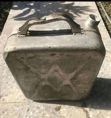 Metal yanacaq bidonu - Həcm: 20 litr (üzərində “20L” işarəsi var) -