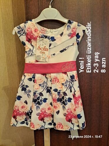 Donlar: 2-3 yaş qız uşağına paltarlar satılır. Qiymətlər üzərində yazılıb — 4