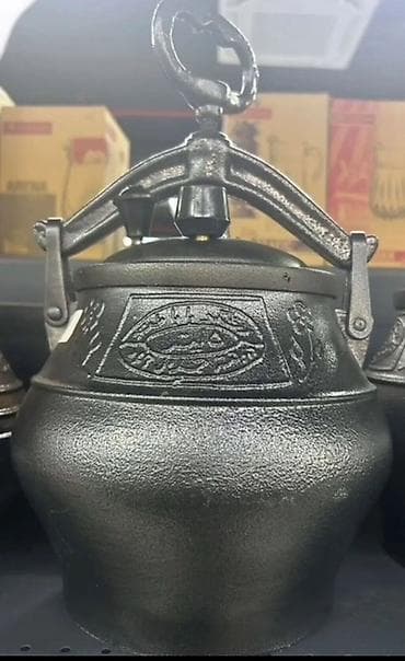 şor: Dəmir tökmə ənənəvi qapaqlı balıq bişirən qab (qazan-kazan) Tökmə — 1
