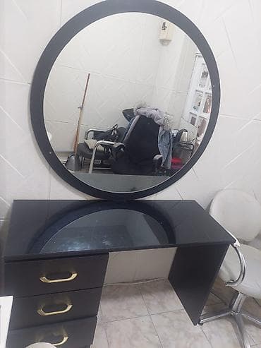 Gözəllik salonları və ev istifadəsi üçün makiyaj/stilist masası və