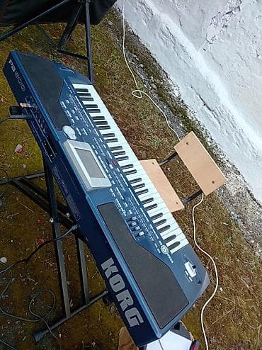 Sintezator, Korg — 8