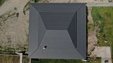 demir dam: Metal kirəmitlə örtülmüş bu dam damçılıq üçün möhkəm və davamlı bir — 3