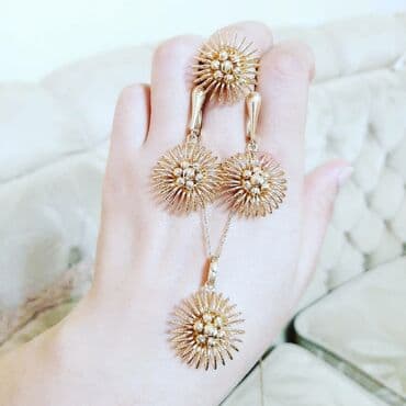 italyan qizili: Dəstə daxildir: Kulon, Üzük, Sırğa, Pandora, Sarı qızıl, 585 Əyar, 1583 g — 2