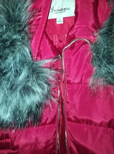 gence kurtka: Tünd qırmızı rəngdədir Uzundu ve papaqlidi Papağın mexi çıxardılır — 3