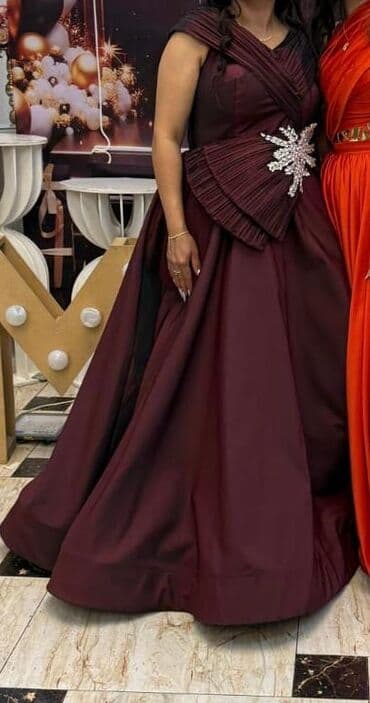 Don və ziyafət geyimləri seçimi 1) Qırmızı-bordo uzun ziyafət geyimi lalafo.az -da Don və ziyafət geyimləri seçimi 1) Qırmızı-bordo uzun ziyafət geyimi