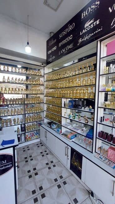 brend qadın ətirləri: Salam.Hazır Bizness satılır. 250-300 çeşid ətir,qızılı kivşinlər,içi — 8