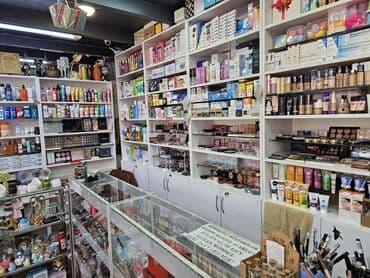 Вакансии: Продавец-консультант требуется, Только для женщин, 30-45 лет, 3-5 лет опыта, 2 раза в месяц оплата — 5