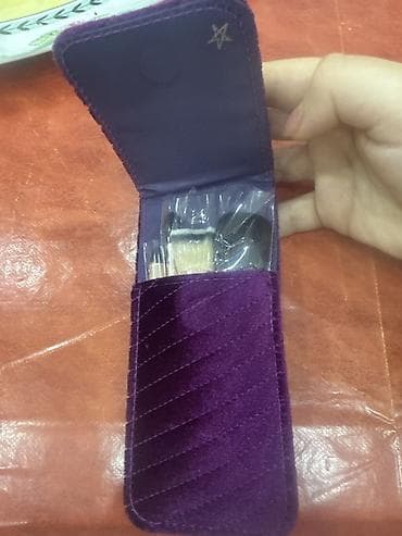 dini aksesuarlar: Charlotte tilbury brushes Bənövşəyi məxməri qablaşdırmada mini makiyaj — 1