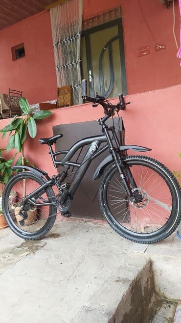 təzə velosipedlər: Dağ tipli velosiped – qara mat rəng, işıqlarla təchiz olunmuş — 6