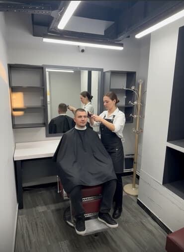 kirayə avtoyuma: Nəsimidə Azadlıq rezidensin binasında bərbər salonunda bərbər tələb — 2