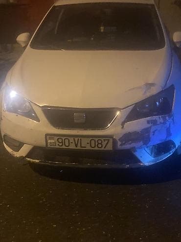 priora diskleri: Seat Ibiza, ağ rəng, 5 qapılı hetçbek. Nömrə: 90-VL-087. - Avtomatik — 1