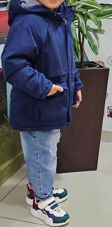 Uşaq kurtkası. Qış üçün çox idealdır. Bir mövsüm geynilib ikinci