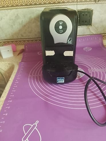 su samuru: Qəhvə maşını Lavazza, Su qabı ilə, İşlənmiş — 1