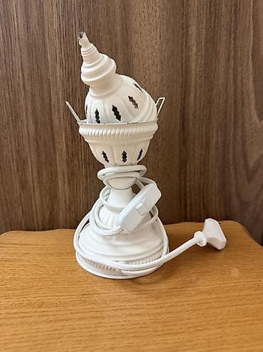 Sağdakı kimi lampadır. Şəbəkəsi sınıb. Tam işləkdir. İşlədilməyib — 2