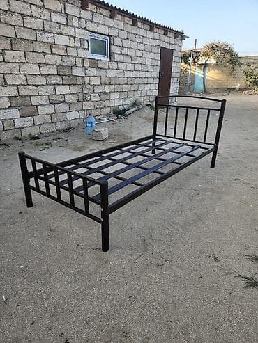 manej kravat: Metal çarpayı çərçivəsi - Tək nəfərlik ölçü (təxmini 90x190 sm). - — 1