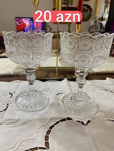 Kristal ayaqlı qablar (2 ədəd) - Material: qalın, şəffaf kristal şüşə