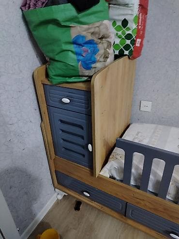 usag beşikleri: Uşaq beşiyi və komodlu çarpayı sistemi - Material: ağac teksturasında — 3