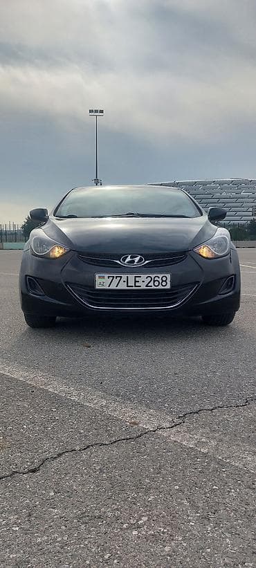 Hyundai Elantra: 1.8 l | 2011 il Sedan