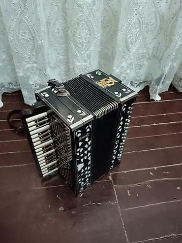 akkardeon: Məhsul: Köhnə tipli klavişli harmonika (akkordeon) Xüsusiyyətlər: - — 3