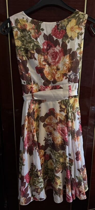 i̇ncə donlar: Heri bir paltar 10 azn,maraqlananlar etrafli sekil gonderilecekQadın — 8