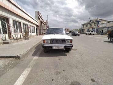 турбо.аз все об автомобилях в азербайджане: Bu, dörd qapılı, ağ rəngli VAZ-2107 sedan avtomobilidir. Avtomobilin — 17