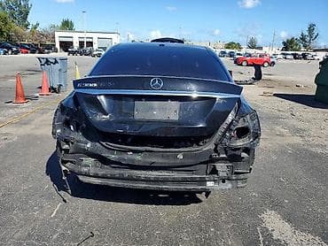 satdiq traktorlar: Mercedes‑Benz E 300 Sedan (W213), qara rəng Xüsusiyyətlər: - Kuzov: 4 — 4