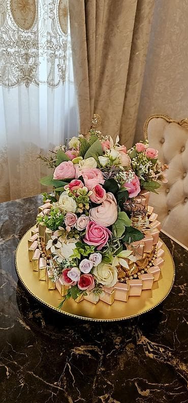 şakalad buketi: Üçmərtəbəli şokolad kompozisiyası – gül bəzəkli - Üç mərtəbədən — 3