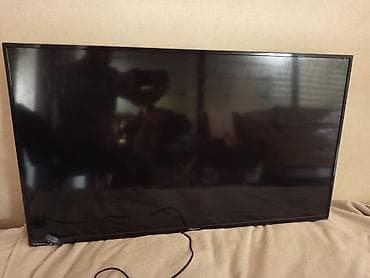 102 ekran: Hisense LED TV, təxmini 40–43 düym ekran Xüsusiyyətlər: - Geniş LED — 3