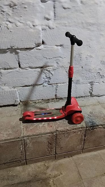 velo skuter: Uşaq skuterı – 3 təkərli, LED işıqlı Xüsusiyyətlər: - Rəng: qırmızı - — 1