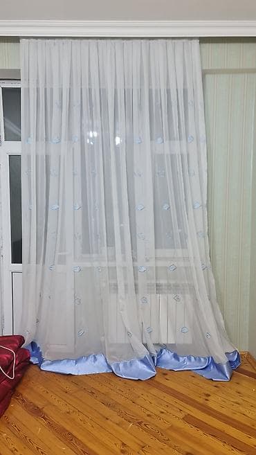 Tül pərdə - Material: şəffaf, yüngül tül - Rəng: ağ əsas, açıq-göy
