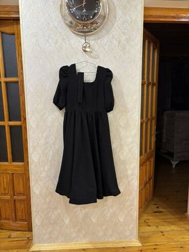 Kürklər: Qadın geyimləri dəsti - Ağ qısa don: dizüstü uzunluq, qat-qat ətək — 2