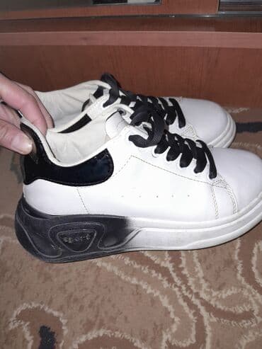 женские кеды сникерсы: Размер: 39, цвет - Белый, Новый — 1