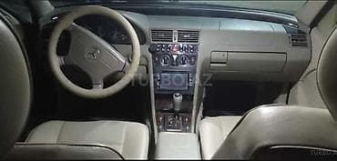 su radiatoru mersedes: Mercedes-Benz C 230: 2.3 l | 2000 il Sedan — 10